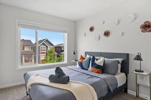 4 bedrooms, WiFi, bed sheets