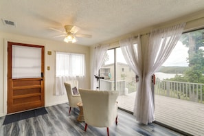 Interior - Norfork Lake Views: Home w/ Deck in Henderson (Henderson)