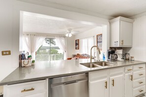 House (3 Bedrooms) | Interior - Norfork Lake Views: Home w/ Deck in Henderson (Henderson)