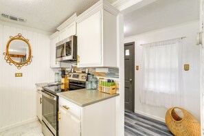 House (3 Bedrooms) | Interior - Norfork Lake Views: Home w/ Deck in Henderson (Henderson)