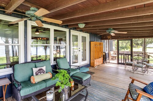 Lake Wateree Retreat: Dock & Screened Porch!