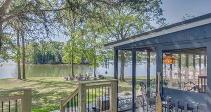 Lake Wateree Retreat: Dock & Screened Porch!