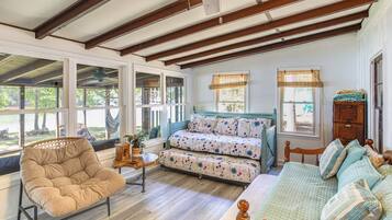 Cottage (2 Bedrooms) | Interior