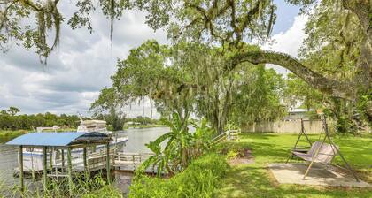 Boat Lift & Private Dock: Riverfront Labelle Gem