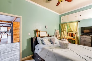 House (2 Bedrooms) | Interior