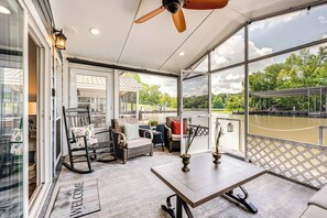 Cottage (2 Bedrooms) | Front of property - Modern Houseboat on Flint River w/ Dock! (Bainbridge)