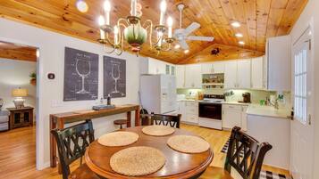 Rumah (2 Bedrooms) | Interior