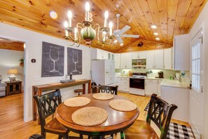 Rumah (2 Bedrooms) | Interior