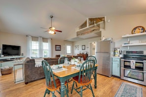 Interior - Fish & Boat: Home w/ Spacious Yard in Seadrift (Seadrift)