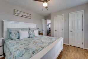 House (2 Bedrooms) | Interior - Fish & Boat: Home w/ Spacious Yard in Seadrift (Seadrift)
