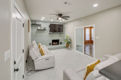 6 Mi to Dtwn: Hot Springs Abode w/ Yard!