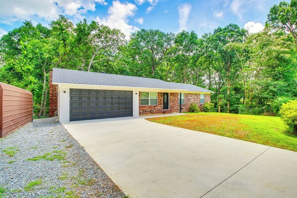 A single-story house with a garage, a front lawn, and a driveway. - 6 Mi to Dtwn: Hot Springs Abode w/ Yard! (Hot Springs)