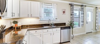 Near At&t Stadium & Six Flags: Texas Family Home!