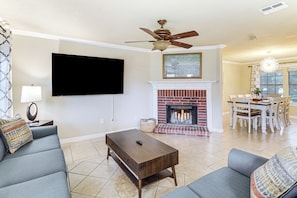 House (3 Bedrooms) | Interior - Near At&t Stadium & Six Flags: Texas Family Home! (Grand Prairie)