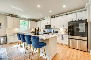 House (6 Bedrooms) | Interior - 11 Mi to Dtwn: Luxe Atlanta Retreat w/ Deck & Yard (Atlanta)
