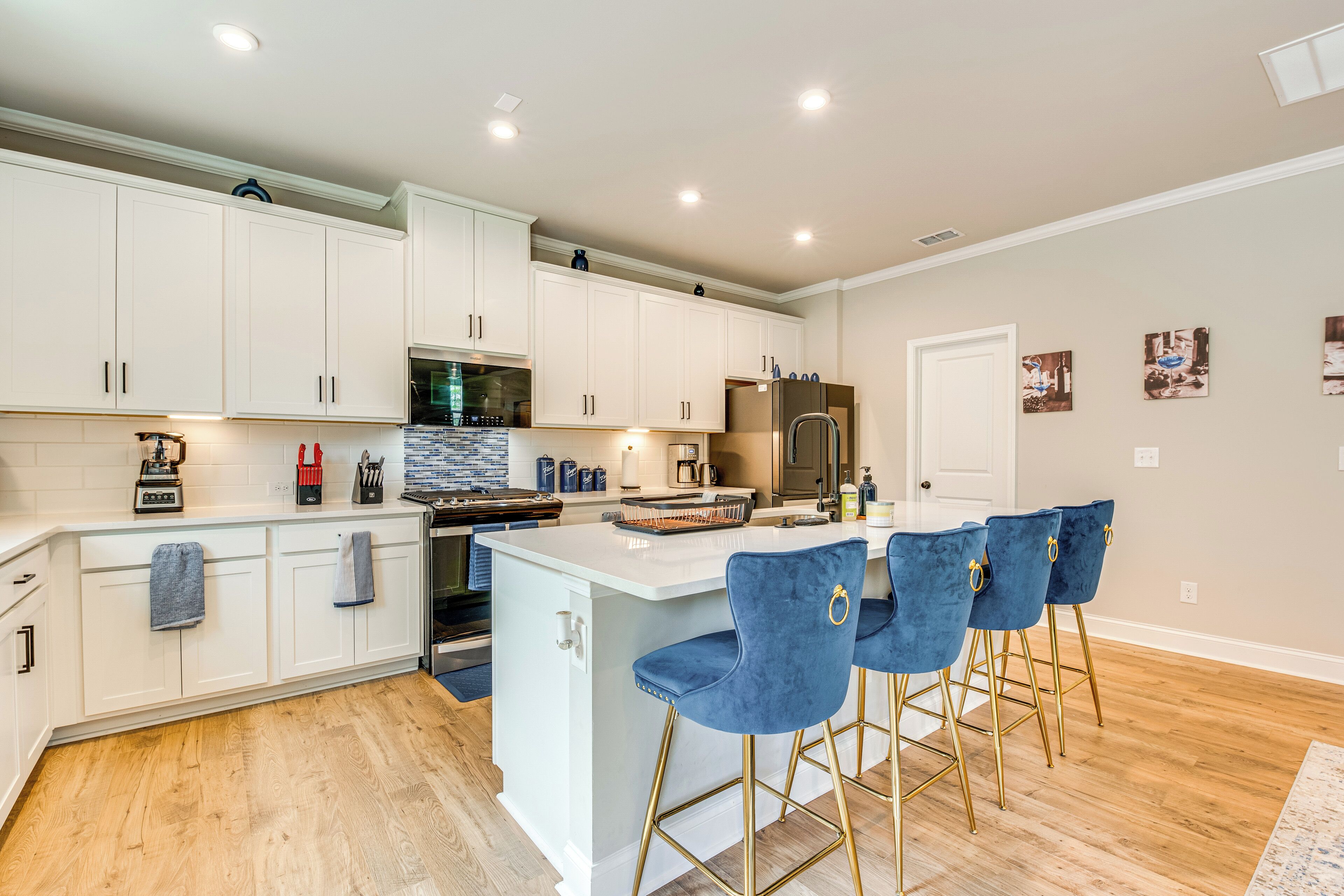 House (6 Bedrooms) | Interior