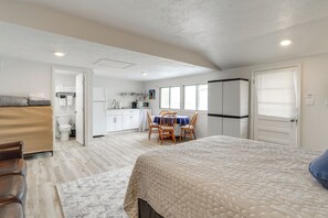 Apartment (0 Bedroom) | Interior