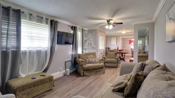 House (2 Bedrooms) | Interior