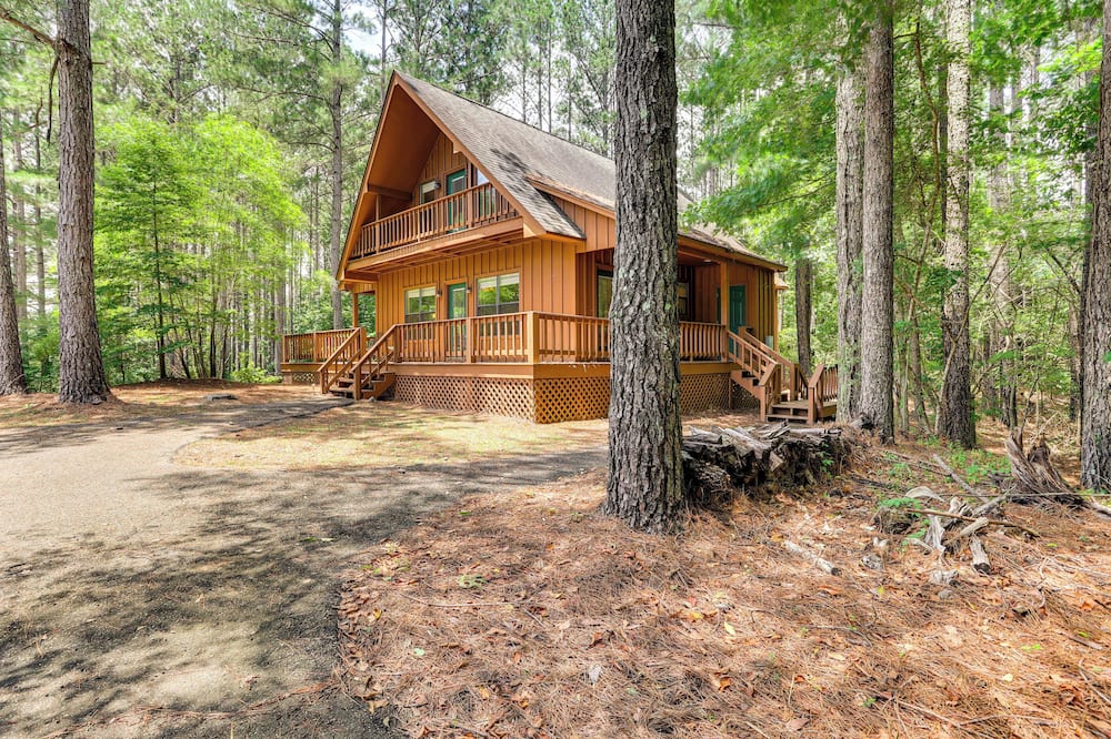 Pickwick Lake Cabin w/ Private Marina Access - Iuka, MS