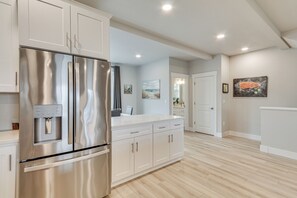 Apartment (4 Bedrooms) | Interior - Columbia River Views: Spacious Hammond Getaway! (Hammond)