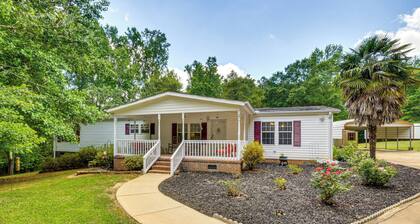 2 Mi to Dtwn: Retreat on 3 Acres in Pelzer!