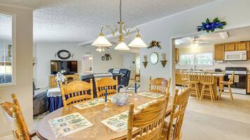 House (3 Bedrooms) | Interior