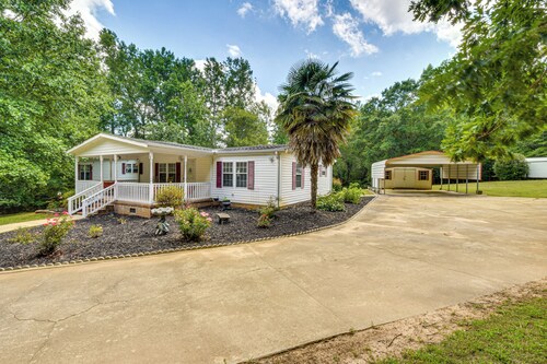 2 Mi to Dtwn: Retreat on 3 Acres in Pelzer!