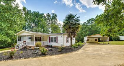 2 Mi to Dtwn: Retreat on 3 Acres in Pelzer!