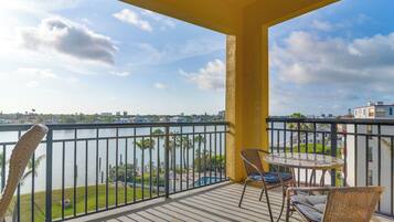 Apartment (2 Bedrooms) | Front of property