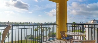 Treasure Island Condo w/ Bay-view Balcony!