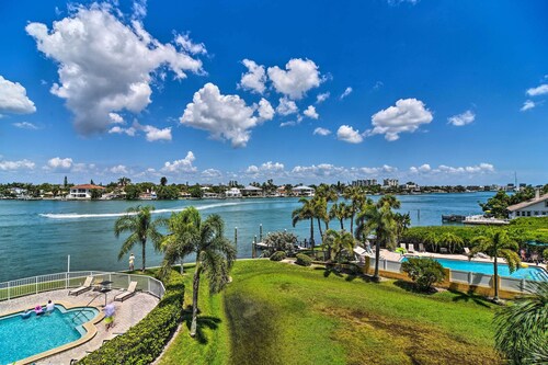 Treasure Island Condo w/ Bay-view Balcony!