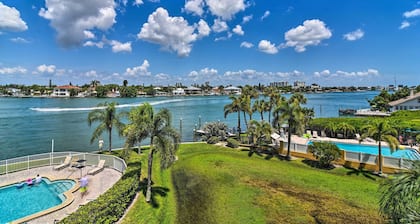 Treasure Island Condo w/ Bay-view Balcony!