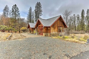Interior - Peaceful Shasta Cascade Getaway on 15-acre Ranch! (Weaverville)