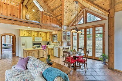 Eclectic Shasta Cascade Getaway on 15-acre Ranch!