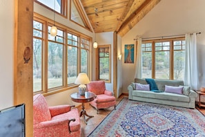 Interior - Peaceful Shasta Cascade Getaway on 15-acre Ranch! (Weaverville)