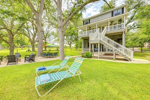 Interior - Fire Pit + Ping-pong: Home on Guadalupe River! (Seguin)