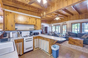 House (2 Bedrooms) | Interior