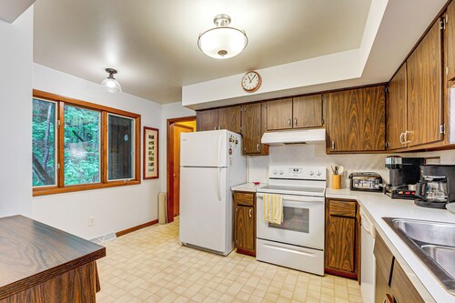 < 1 Mi to Lake Michigan: Peaceful Cabin w/ Yard!