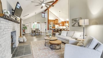 House (4 Bedrooms) | Front of property