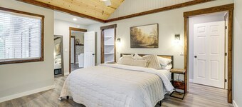 Near Bella Vista Trails & Elk River: Family Home!