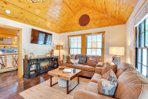 House (2 Bedrooms) | Interior