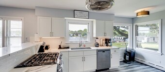 Riverfront Retreat w/ Dock & Kayaks in Mchenry