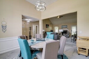 House (3 Bedrooms) | Interior