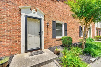 2 Mi to High Point University: Townhome w/ Patio