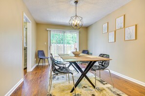 Apartment (3 Bedrooms) | Interior - 2 Mi to High Point University: Townhome w/ Patio (High Point)