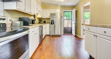 2 Mi to High Point University: Townhome w/ Patio