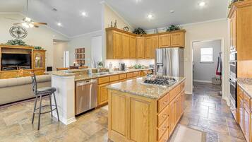 House (3 Bedrooms) | Interior