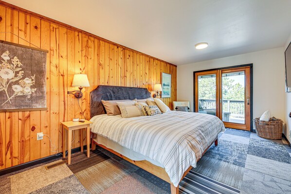 Interior - 3 Mi to Dtwn: Mtn-view Retreat in Hot Springs! (Hot Springs)