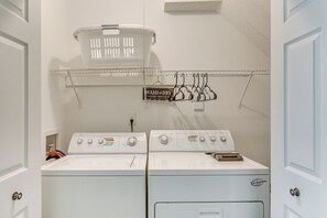 Apartment (3 Bedrooms) | Interior - 5 Mi to NAS Oceana: Townhome w/ Fenced Yard! (Virginia Beach)