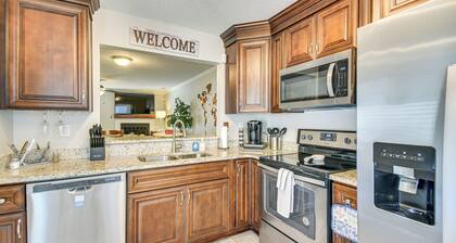 5 Mi to NAS Oceana: Townhome w/ Fenced Yard!